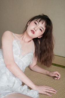 宝宝才两根手指就疼哭了怎么回事